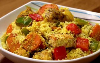 Cuscus con verduras y pollo al curry